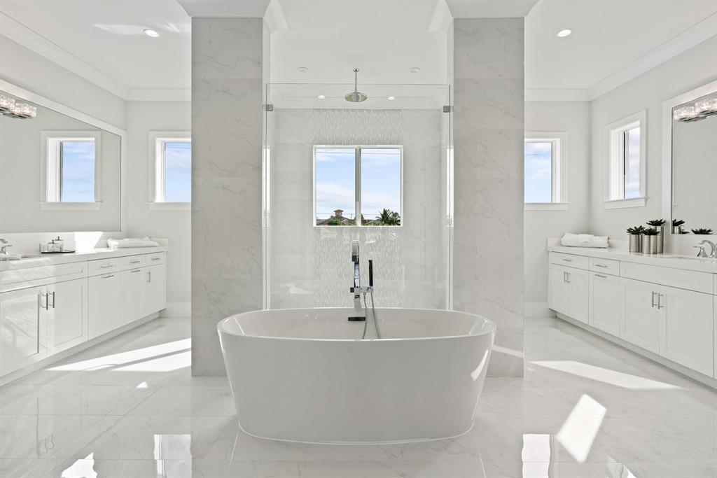 YACHT HARBOR MANOR - Residential