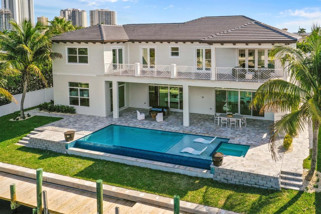 YACHT HARBOR MANOR - Residential