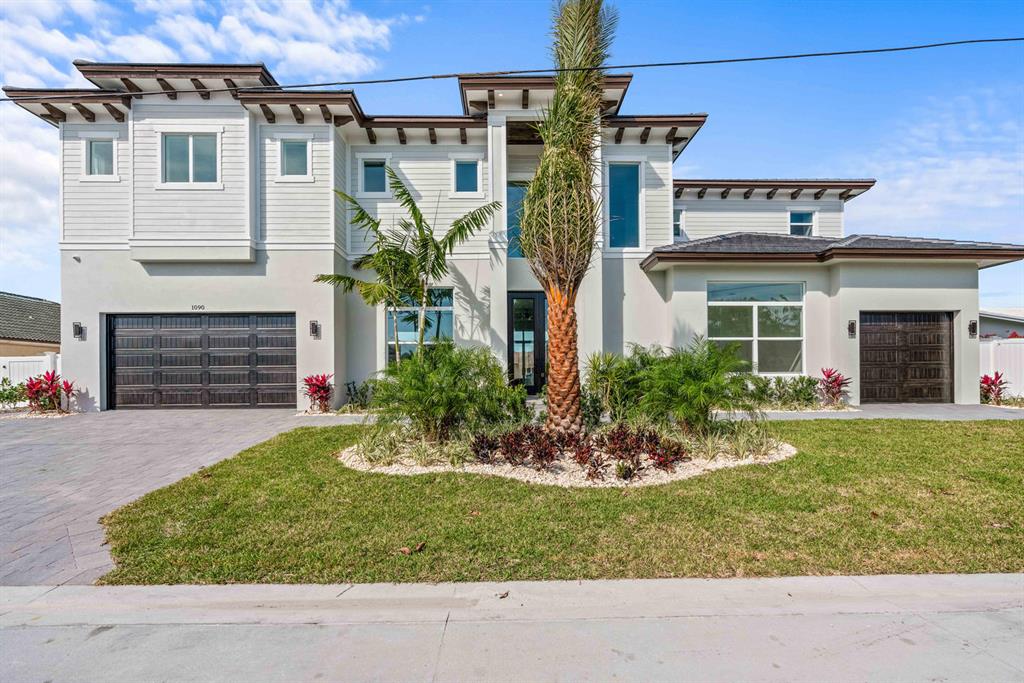 YACHT HARBOR MANOR - Residential