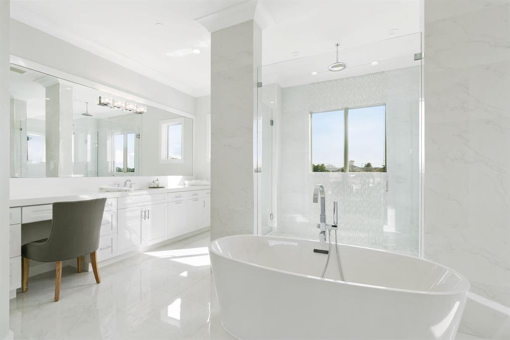 YACHT HARBOR MANOR - Residential