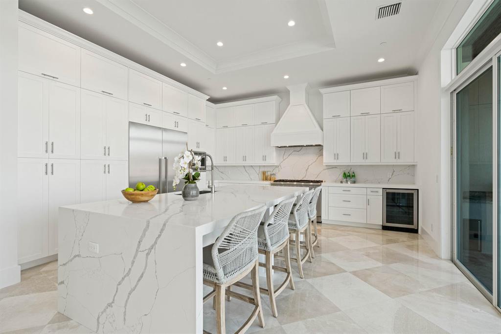 YACHT HARBOR MANOR - Residential