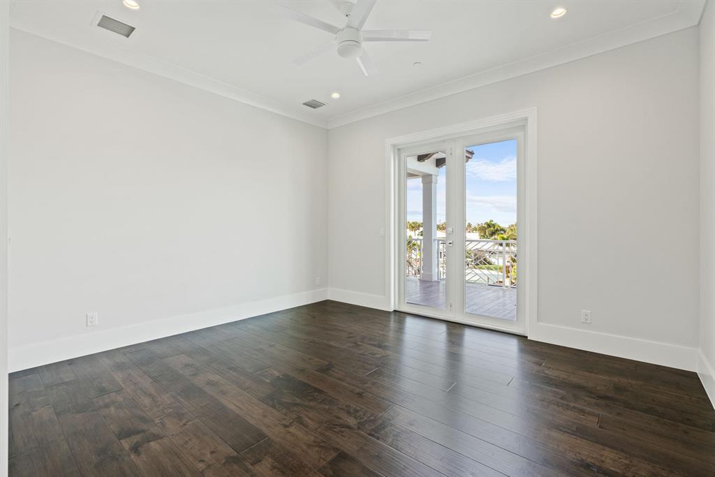 YACHT HARBOR MANOR - Residential