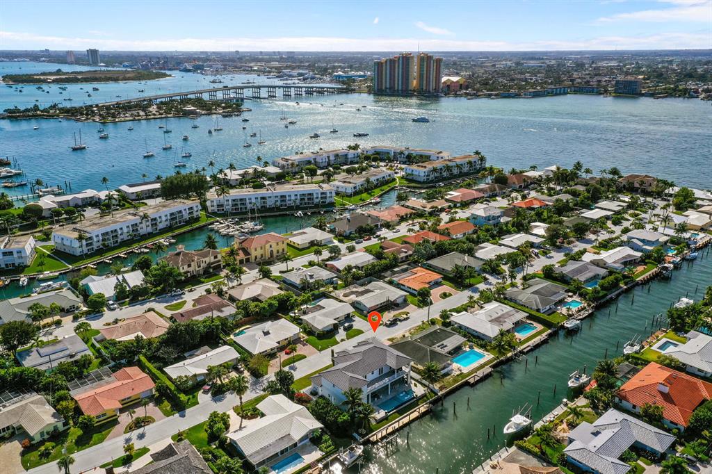 YACHT HARBOR MANOR - Residential