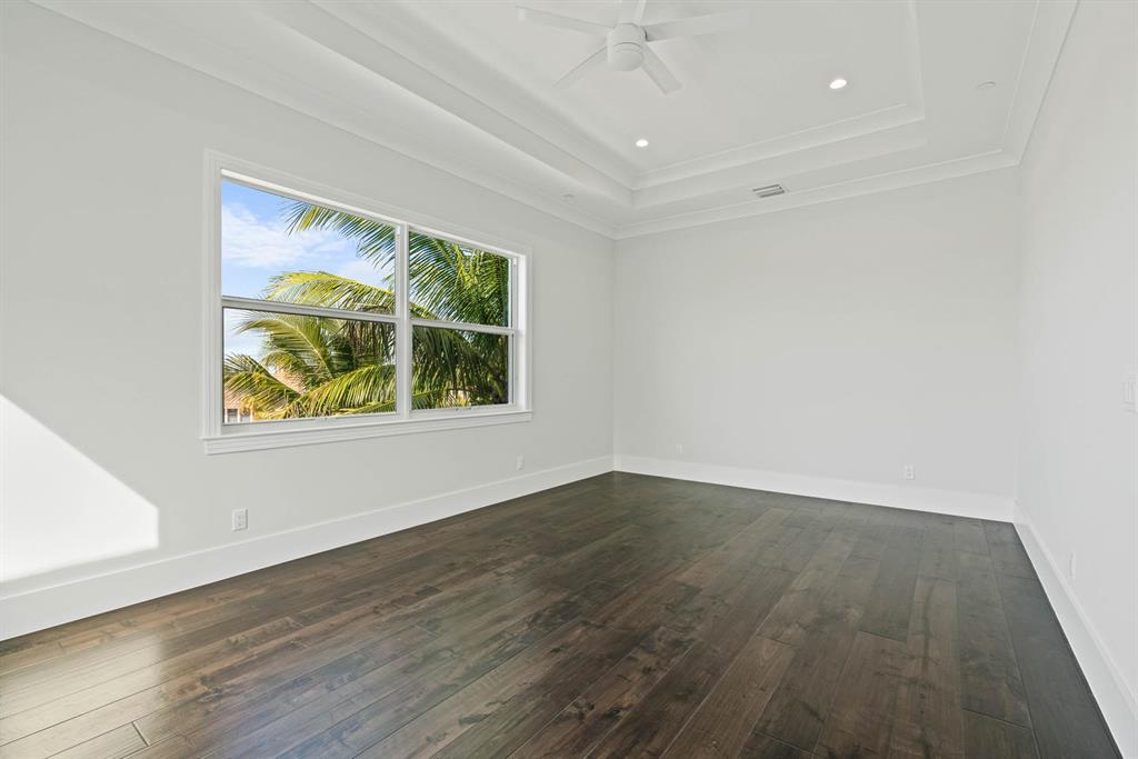 YACHT HARBOR MANOR - Residential