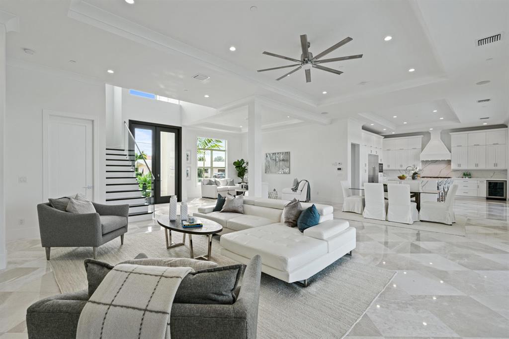 YACHT HARBOR MANOR - Residential