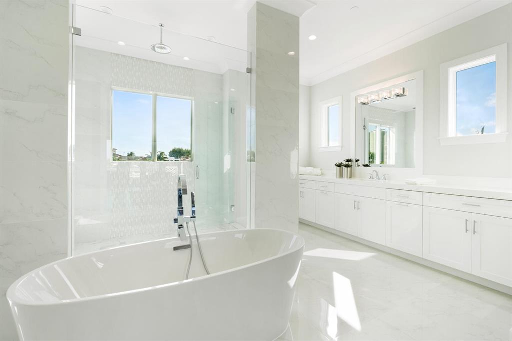 YACHT HARBOR MANOR - Residential