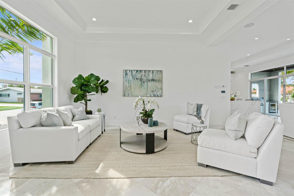 YACHT HARBOR MANOR - Residential