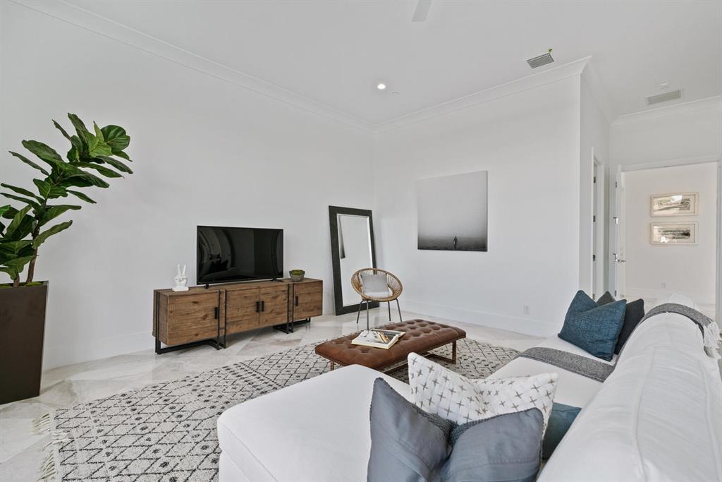 YACHT HARBOR MANOR - Residential