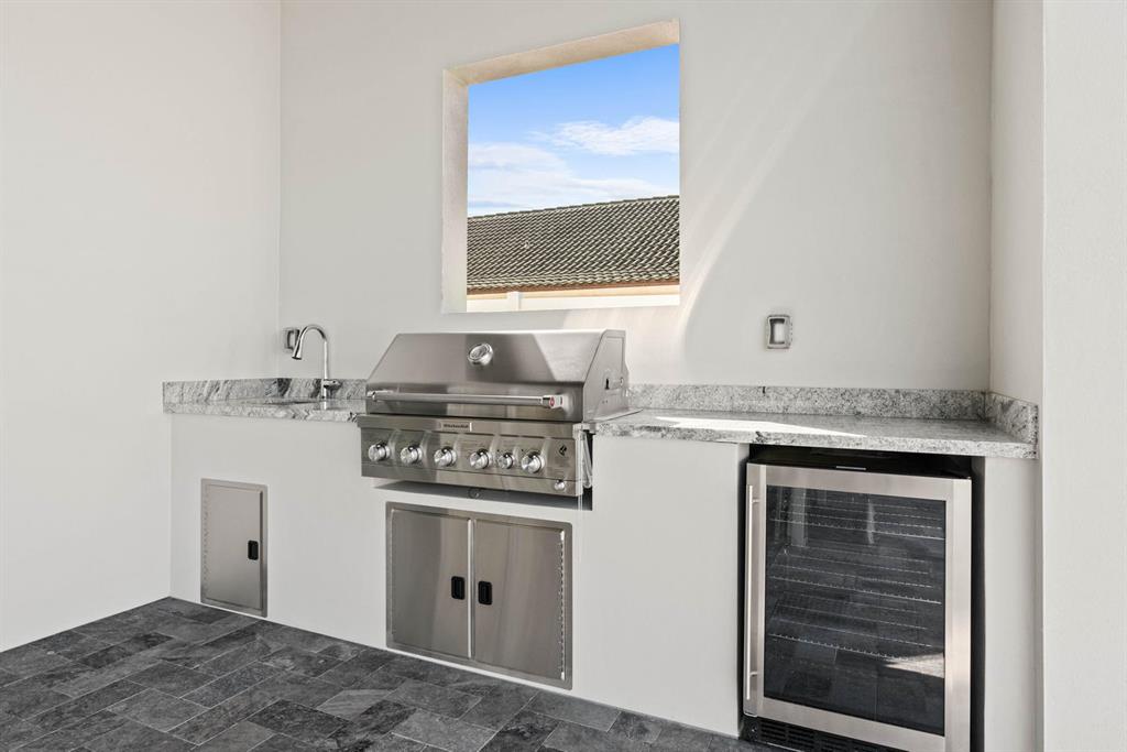 YACHT HARBOR MANOR - Residential