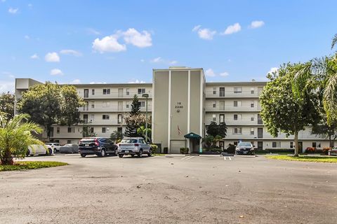 Photo of 2230 N Cypress Bend Dr #504, Pompano Beach, FL 33069 (MLS # F10533473) Photo of 2230 N Cypress Bend Dr #504, Pompano Beach, FL 33069 (MLS # F10533473)