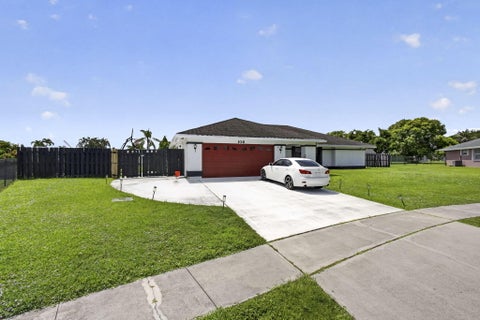 Tiny photo for 106 Segovia Court, Royal Palm Beach, FL 33411 (MLS # B26033994)