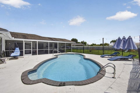 Tiny photo for 106 Segovia Court, Royal Palm Beach, FL 33411 (MLS # B26033994)