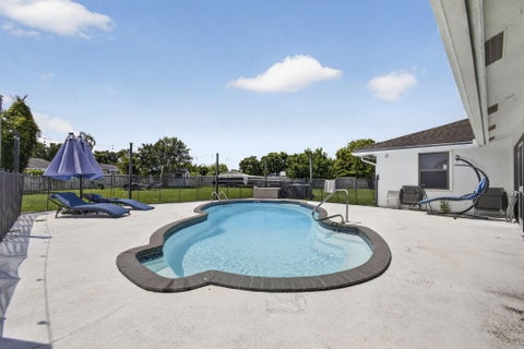 Tiny photo for 106 Segovia Court, Royal Palm Beach, FL 33411 (MLS # B26033994)