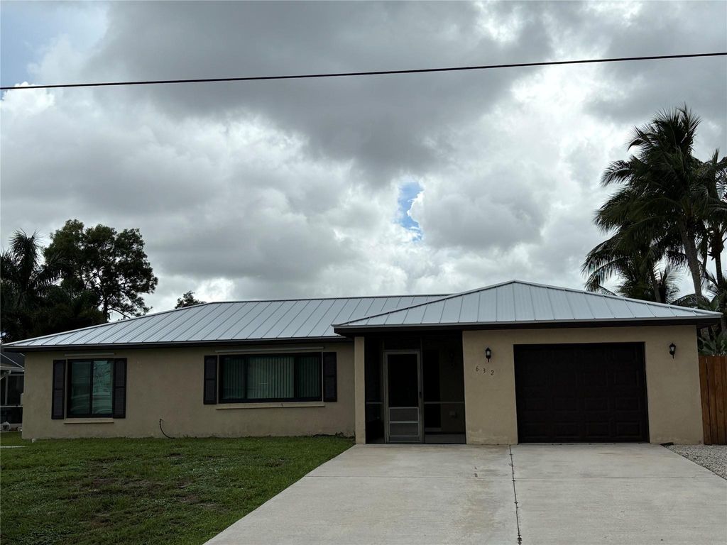 Photo of 632 SE Essex Drive, Port Saint Lucie, FL 34984 (MLS # F10524050)