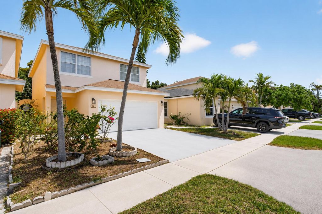 Photo of 4131 Eastridge Circle, Pompano Beach, FL 33064 (MLS # B26028351)