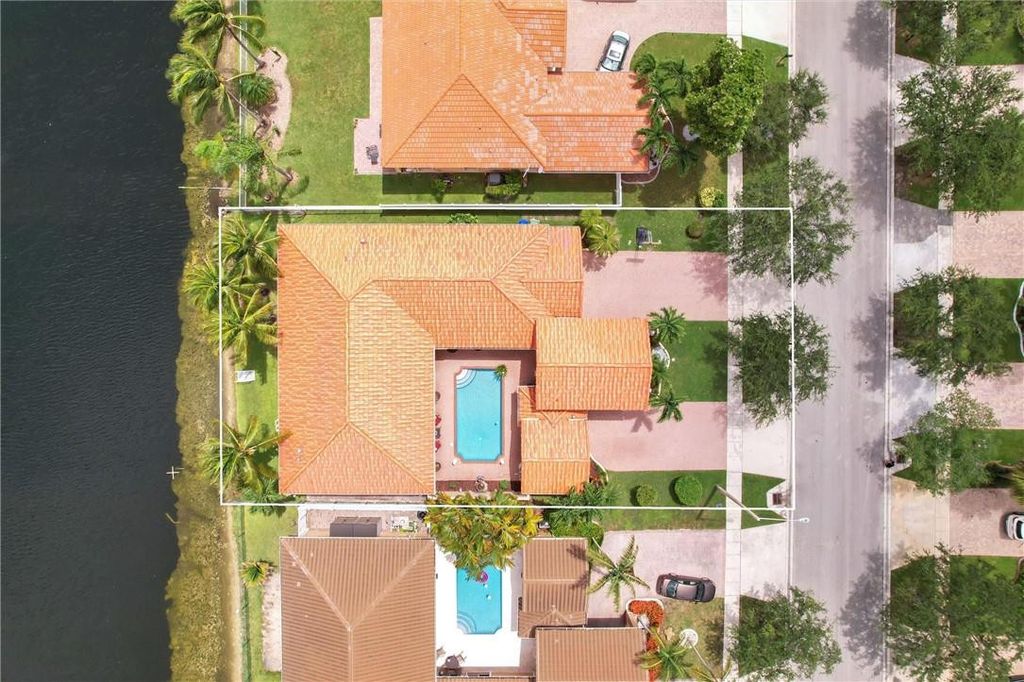 Photo of 16469 NW 12th Street, Pembroke Pines, FL 33028 (MLS # B26016057)