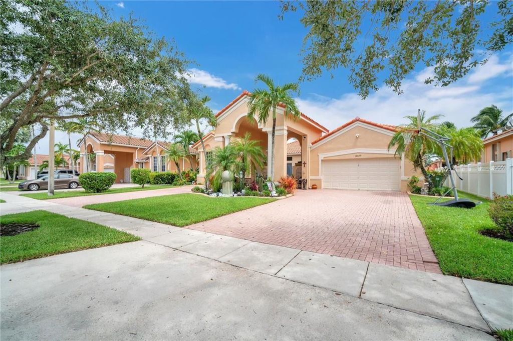 Photo of 16469 NW 12th Street, Pembroke Pines, FL 33028 (MLS # B26016057)