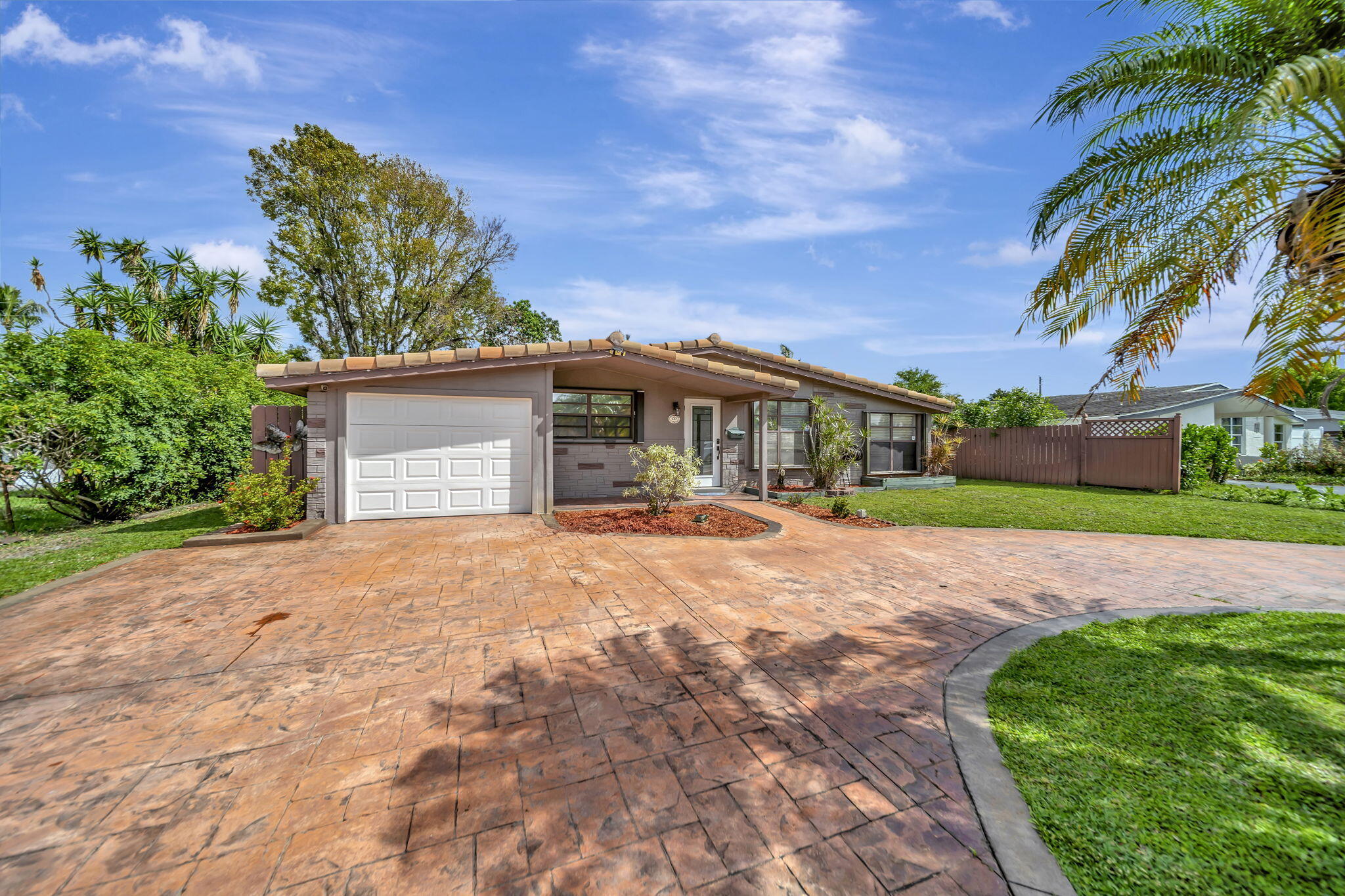 LLOYD ESTATES ADD CORR PLAT - Residential