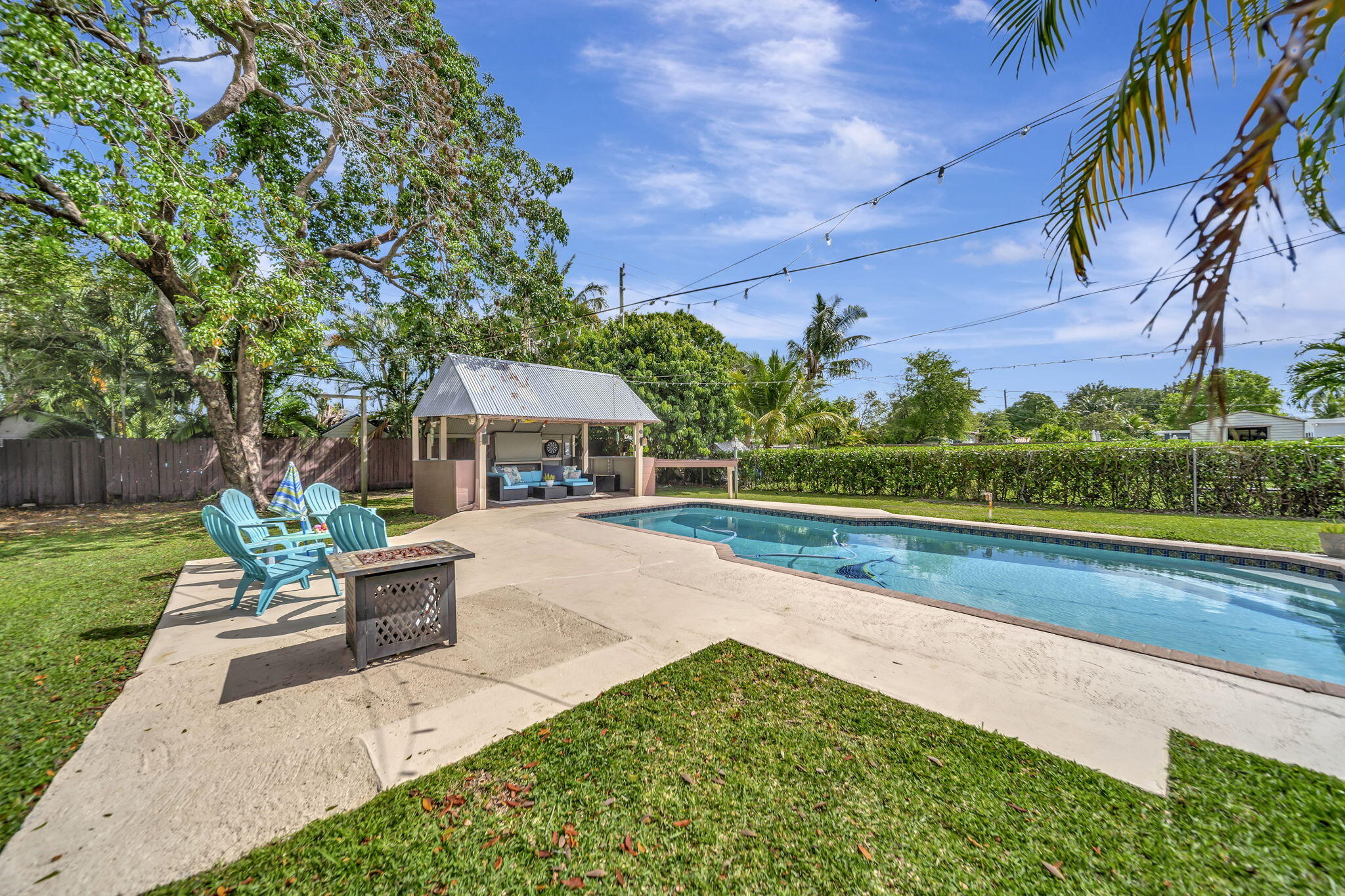 View photos, virtual tours, details... 831 NW 39th Street