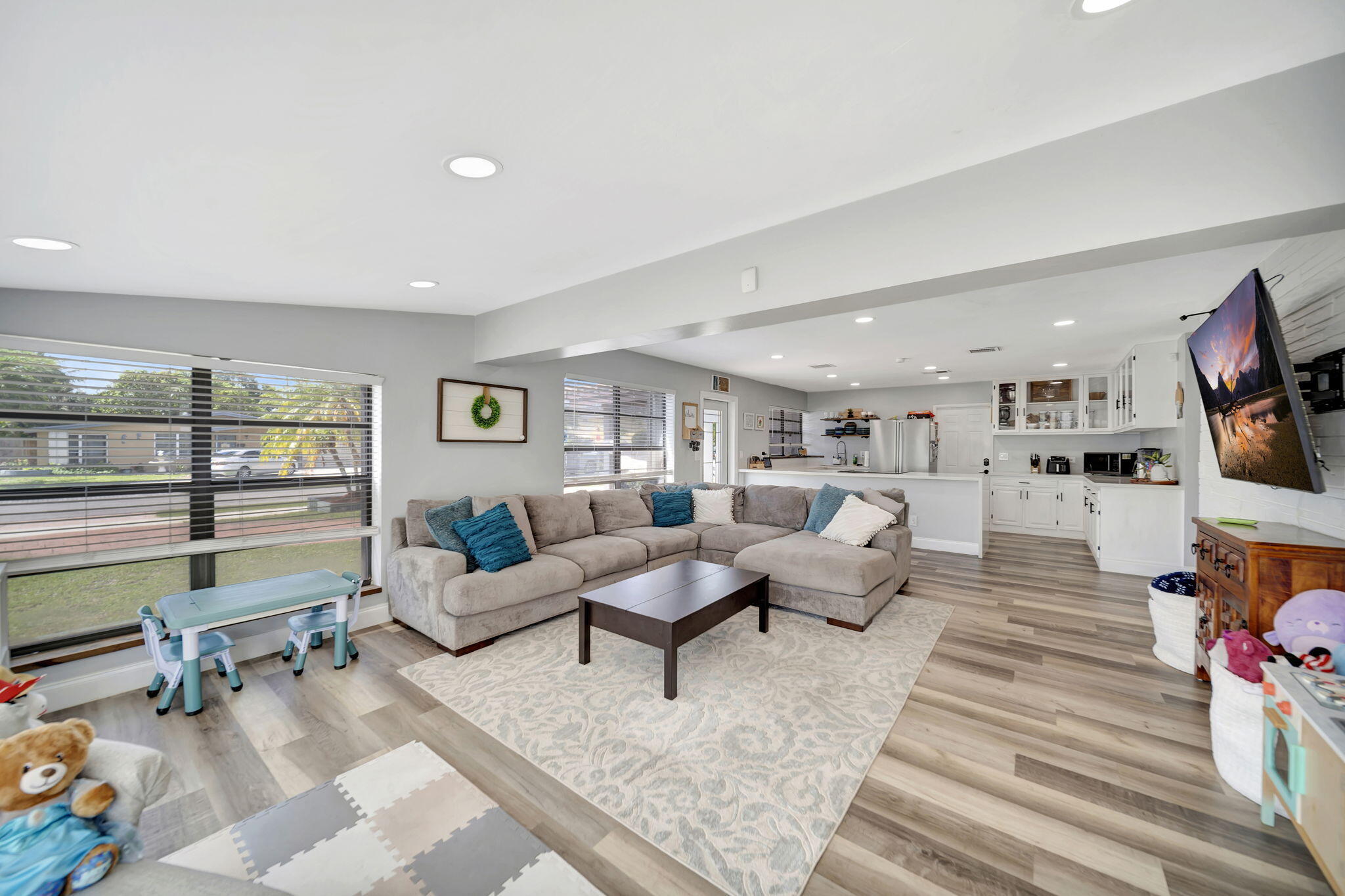 View photos, virtual tours, details... 831 NW 39th Street