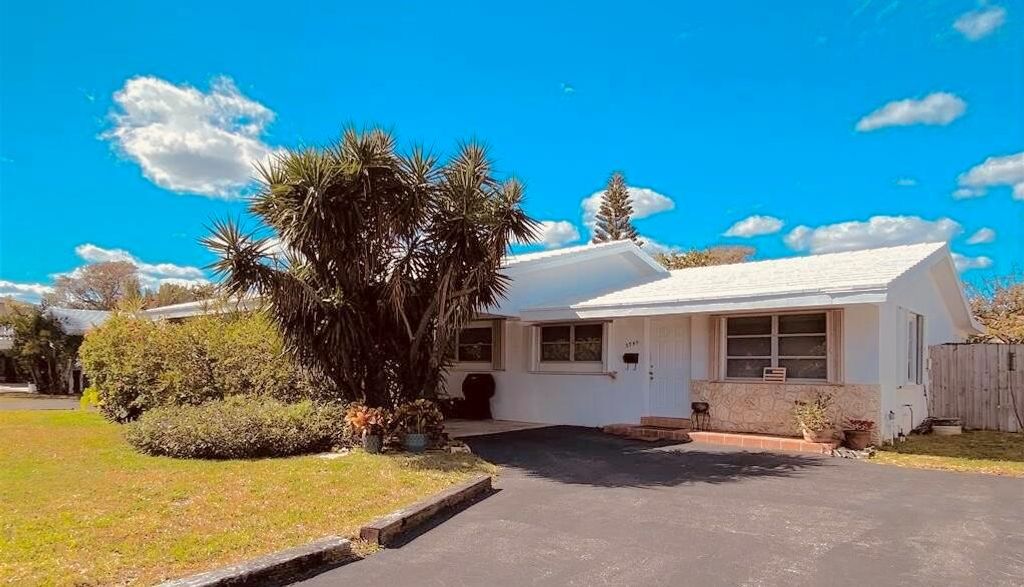 Photo of 2745 NE 30th Avenue, Lighthouse Point, FL 33064 (MLS # R10943281)