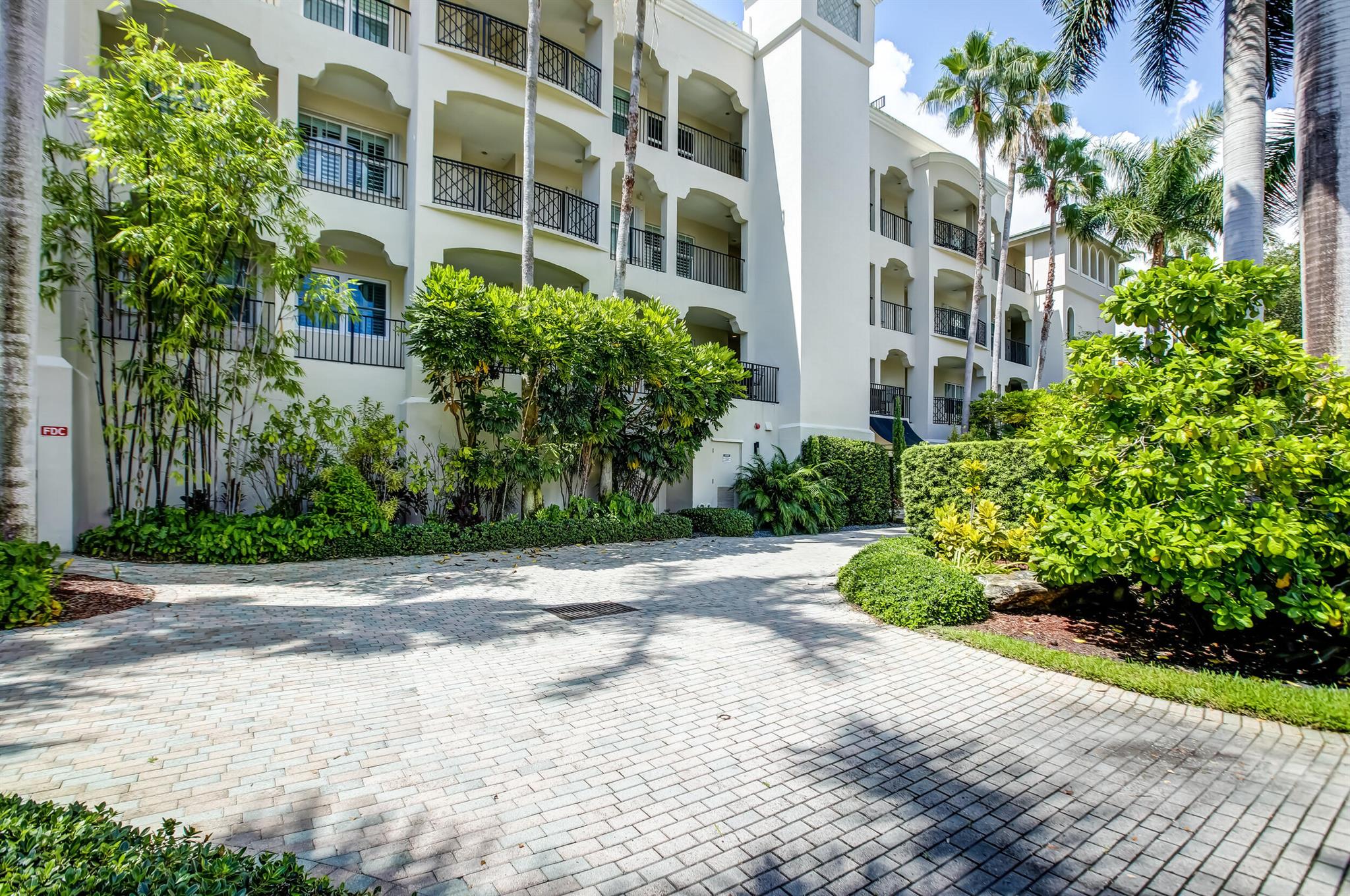 Rarely available waterfront 3/2 with its own dock for a 35ft. boat, a private 2 car garage, heated pool and spa,high ceilings, huge luxury master bedroom and bath, top of the line kitchen, in unit laundry and terrace all in a fantastic boutique building in a great location close to everywhere you want to be! **WATERFRONT - CanalWidth 81-120 Feet, No Fixed Bridges, Ocean Access
