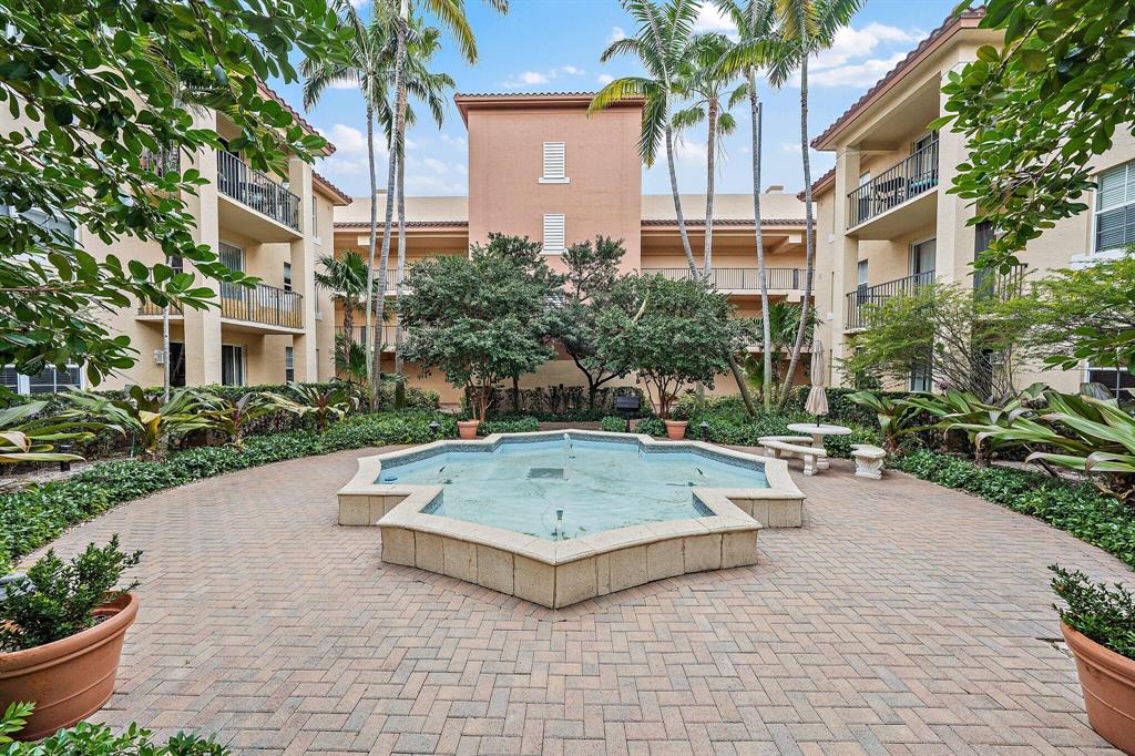 This beautiful 1 bedroom, 1 bathroom upgraded condo is centrally located to City Place, downtown West Palm Beach/Clematis Street, and great restaurants. Kitchen has granite counter tops and back splash, stainless steel appliances, fresh paint, and reserved garage parking. Flagler Point amenities include a heated pool, spa, tiki bar, workout room, bbq area and 24 hr concierge/security.