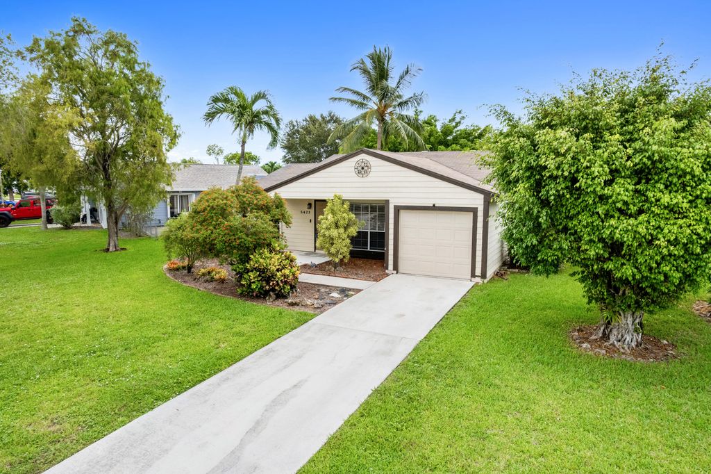Photo of 5423 Courtney Circle, Boynton Beach, FL 33472 (MLS # R11114802)