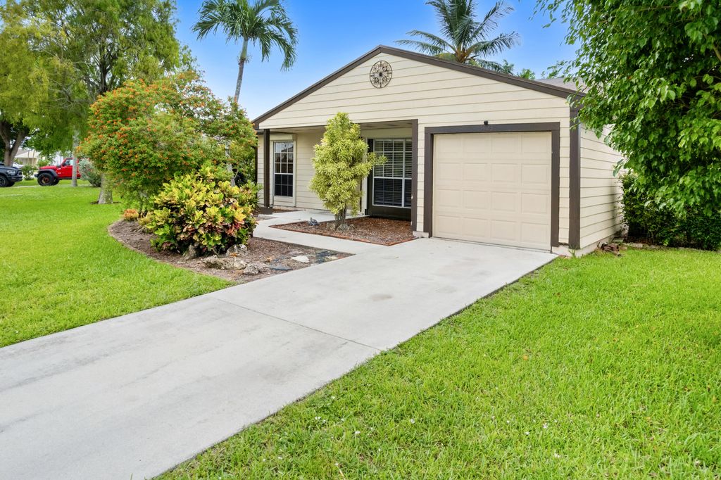 Photo of 5423 Courtney Circle, Boynton Beach, FL 33472 (MLS # R11114802)