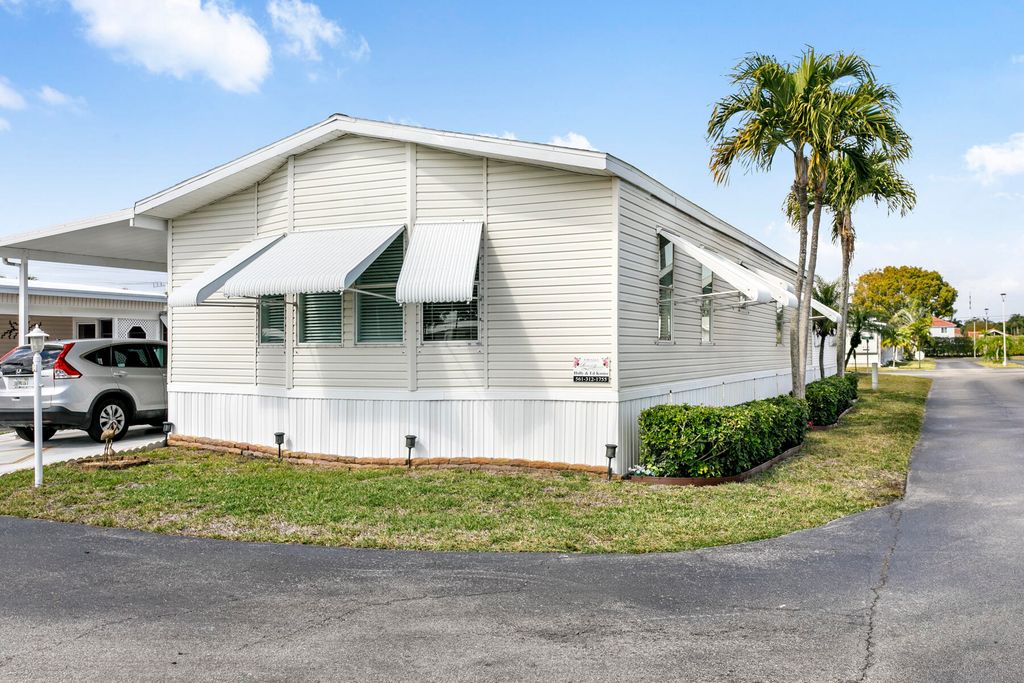 Photo of 59001 Captiva Bay, Boynton Beach, FL 33436 (MLS # R11109678)