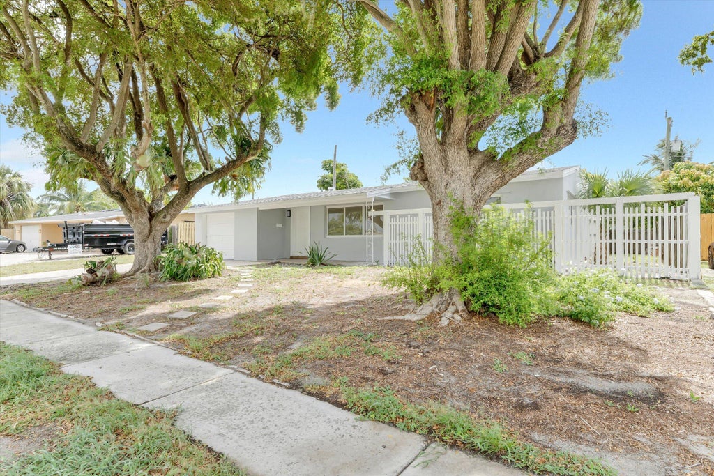 Photo of 1404 SW 1ST Avenue, Deerfield Beach, FL 33441 (MLS # B26055933)