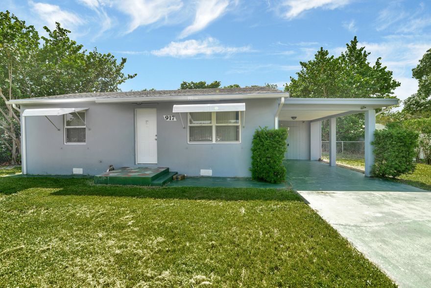 Renovated 2 bedroom/ 1 bath single family home on a huge fenced in lot! 

Brand new kitchen cabinets/countertops and also has stainless steel appliances. Central A/C. Bath is a shower/tub combo and living room has hardwood floors. Carport which also includes a shed with washer/dryer. Well Water with newly installed 3 tank water softener system and water purification system.

Minimum income of 3x rent, Tenant required to have Renters insurance  w/ liability coverage and to enroll in Resident Benefit program for $35/month which provides quarterly air filters, Credit Building, and a Resident Rewards Program, Utility concierge and much more. Must also be screened by property management company at $75 per adult occupant.