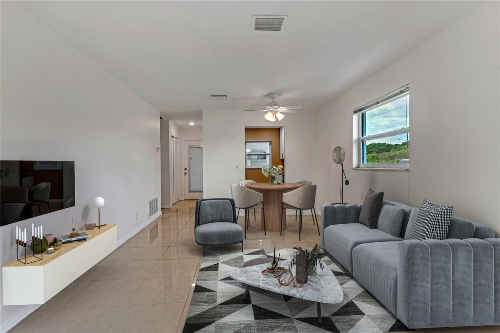 Photo of 400 SW Golfview Terrace #101, Boynton Beach, FL 33426 (MLS # F10412499)