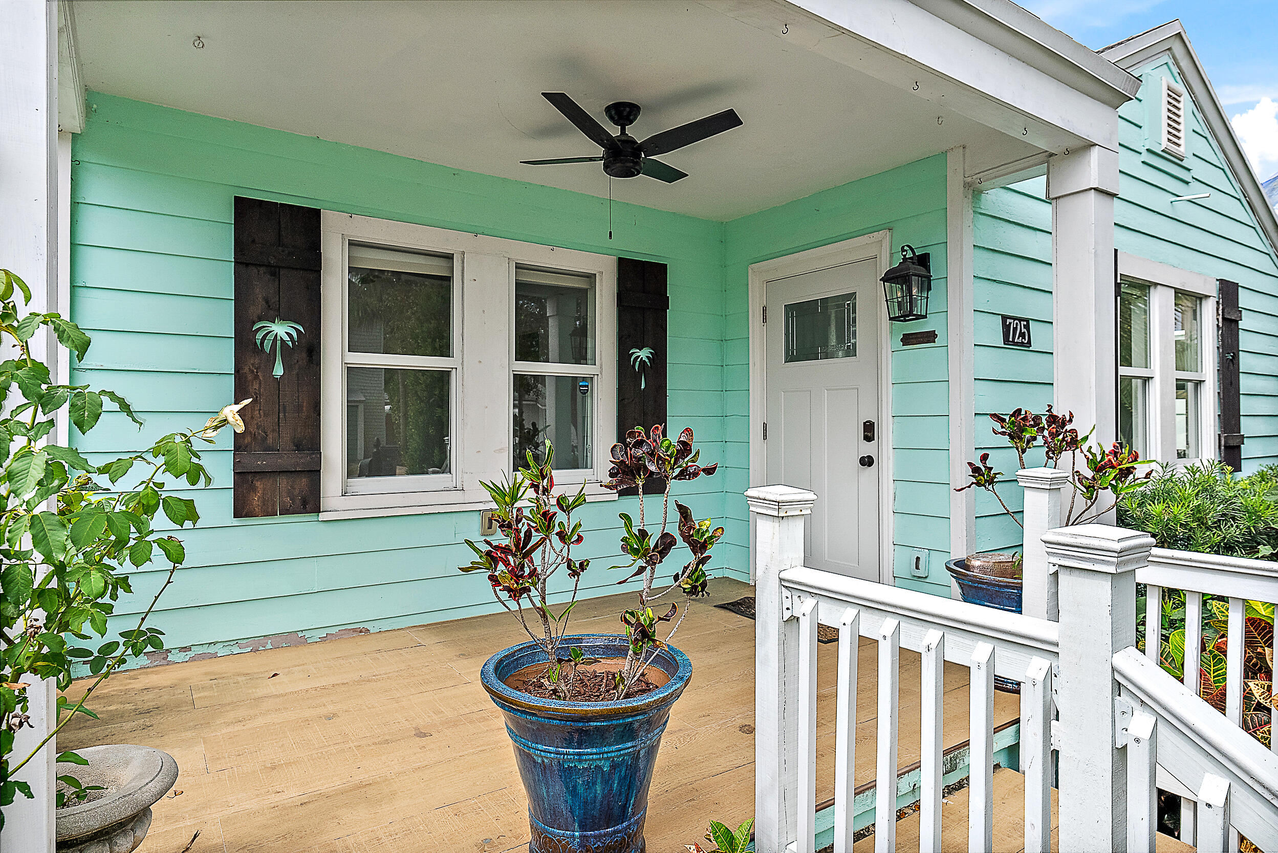 725 N Ocean Breeze