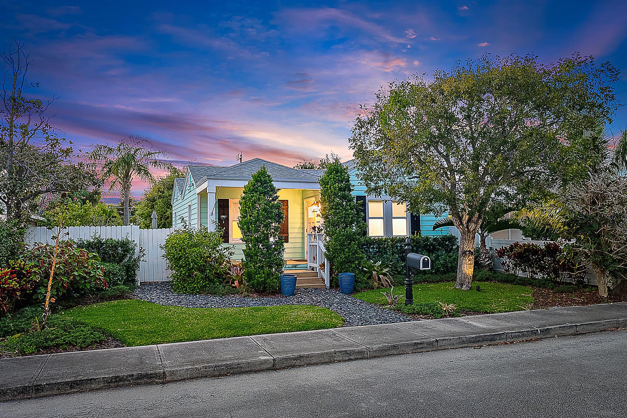 725 N Ocean Breeze