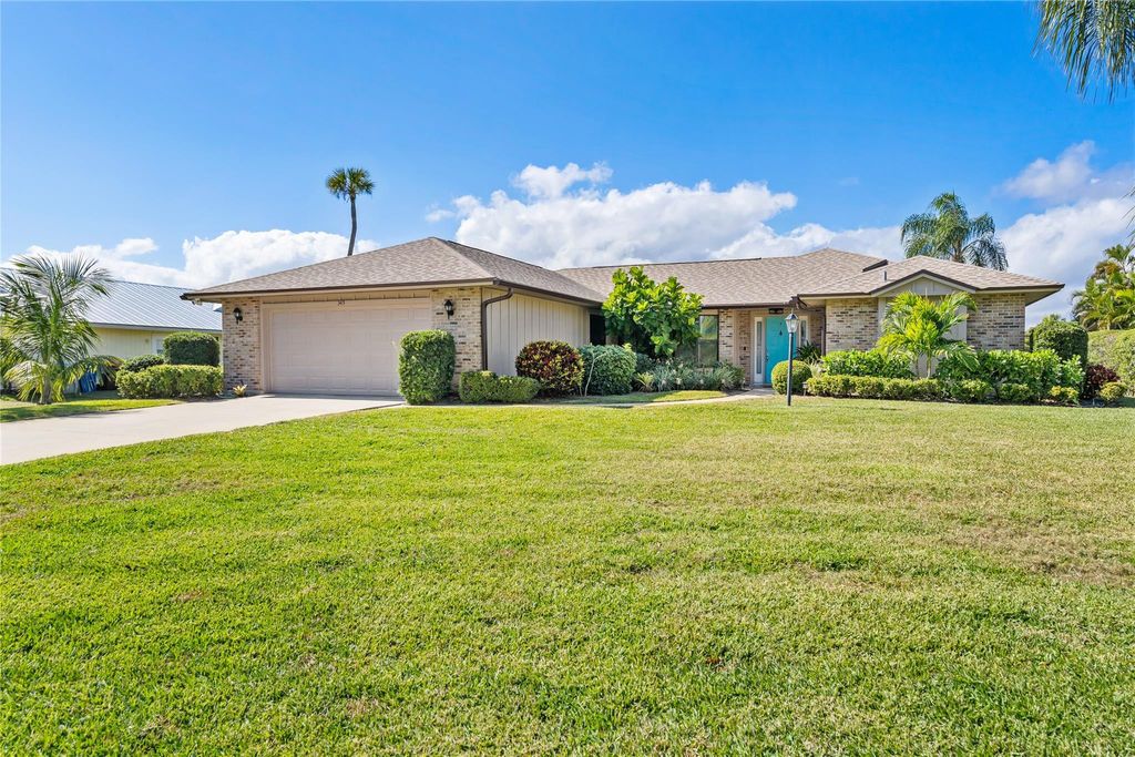 Photo of 345 W Forest Trail, Vero Beach, FL 32962 (MLS # F10550996)