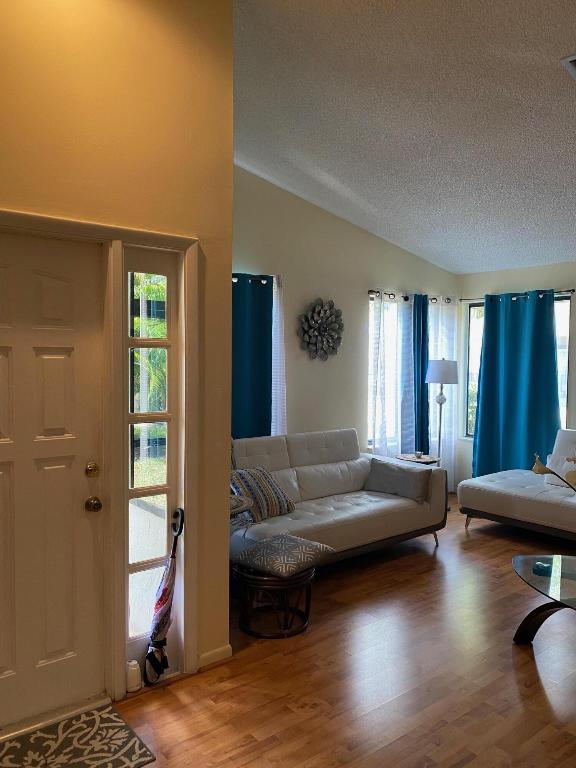 RAINBERRY BAY - Residential