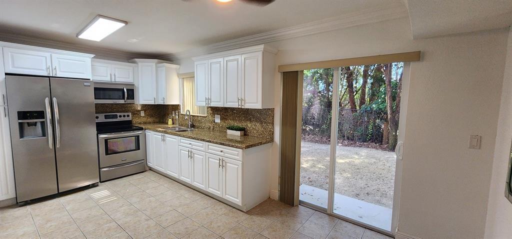 VENETIA GARDENS SOUTH CON - Residential Lease