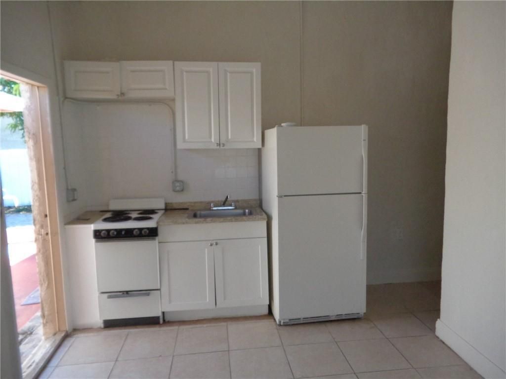 Photo of 2204 Atlanta Street #3, Hollywood, FL 33020 (MLS # B26009446)