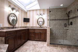 WOODS AT HUNTERS RUN CONDO - Residential