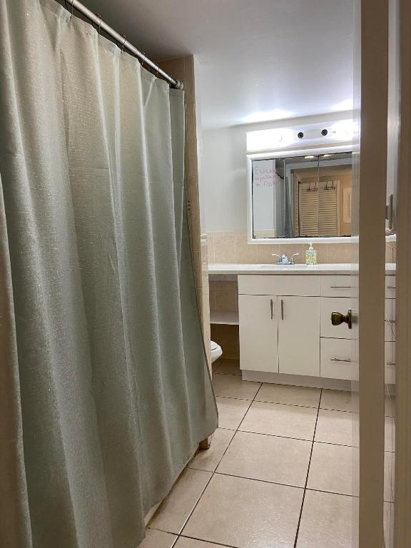 FAIRVIEW VILLAS CONDO - Residential Lease