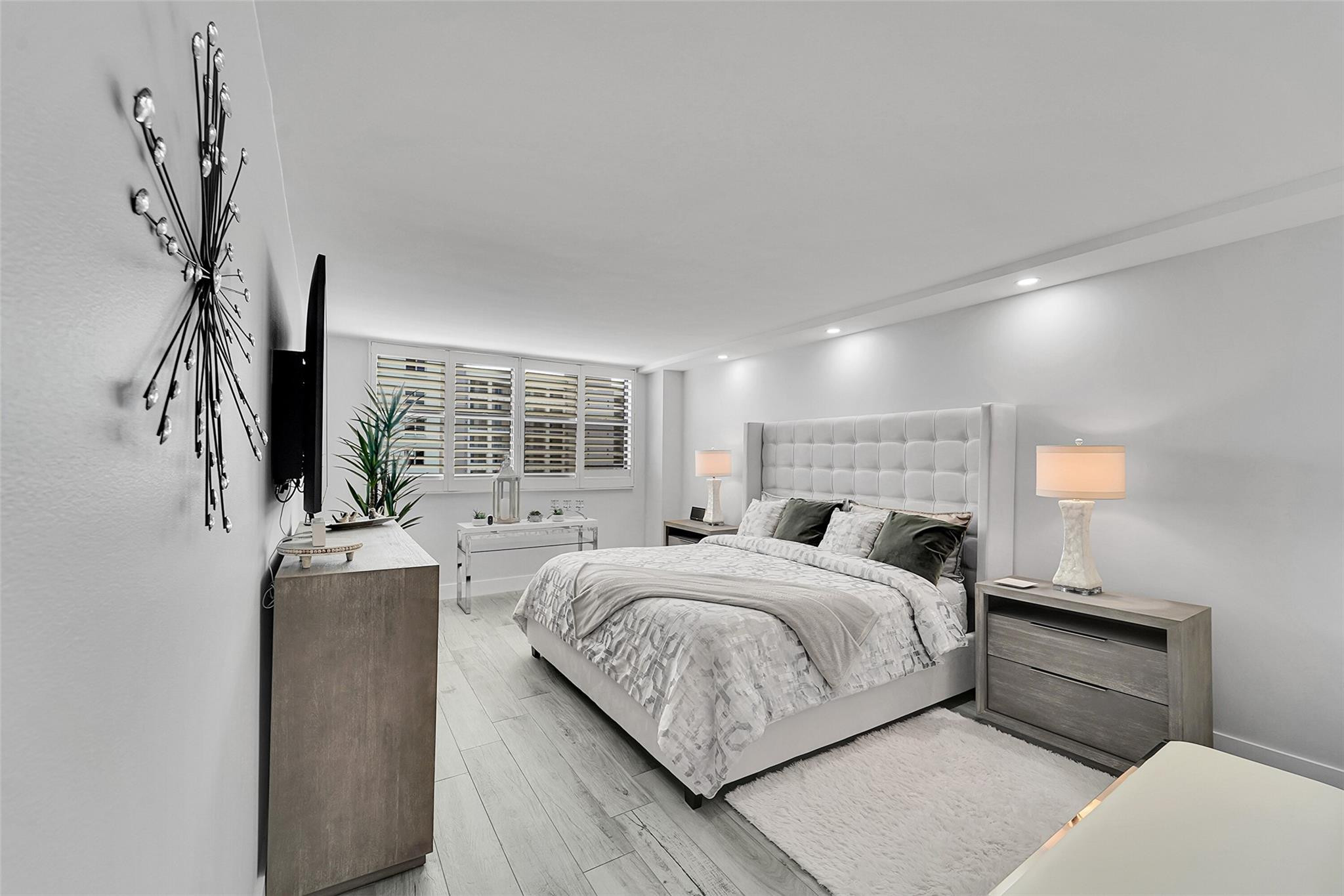 2900 NE 14th Street Causeway 709