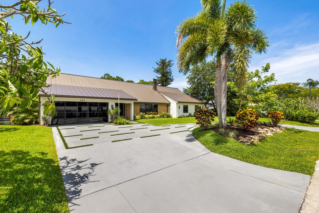 Photo of 342 Fairway W, Tequesta, FL 33469 (MLS # B26034087)