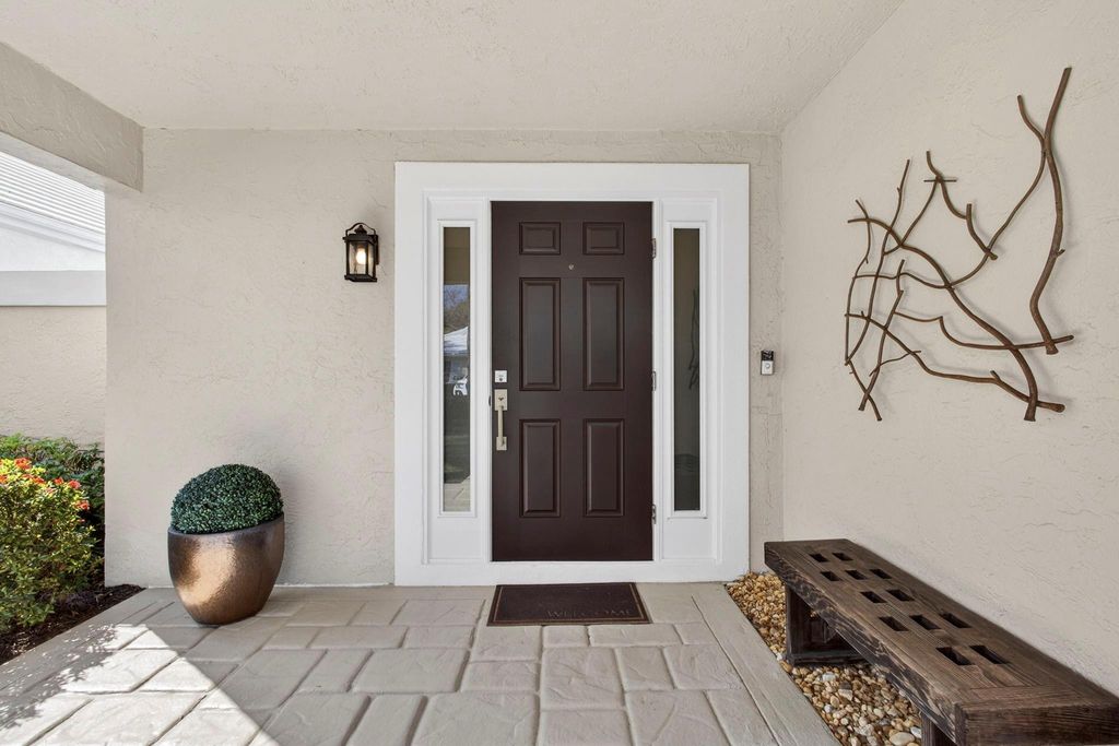 Photo of 12 Wyndham Lane, Palm Beach Gardens, FL 33418 (MLS # F10554003)