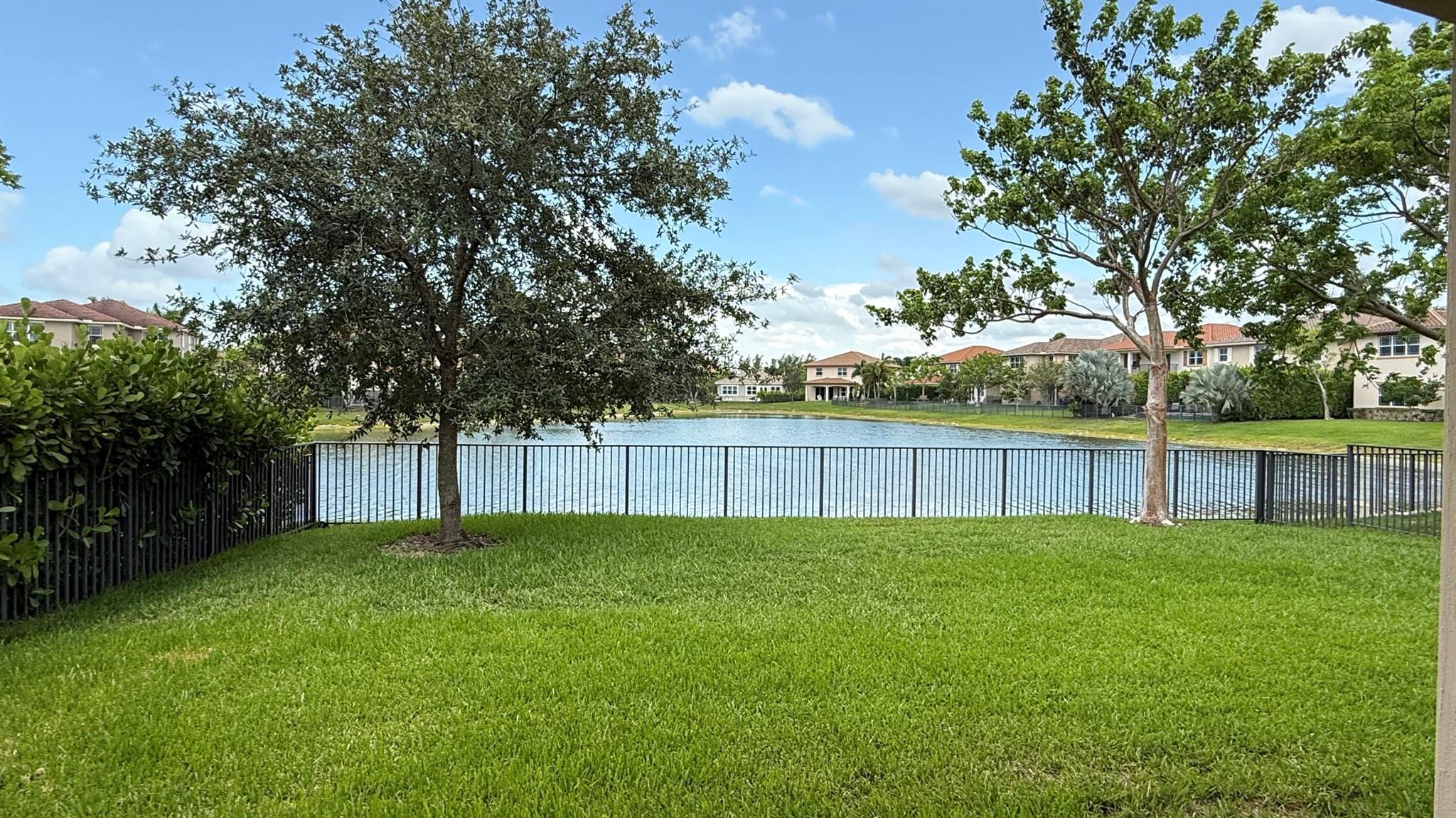 10330 LAKE VISTA COURT