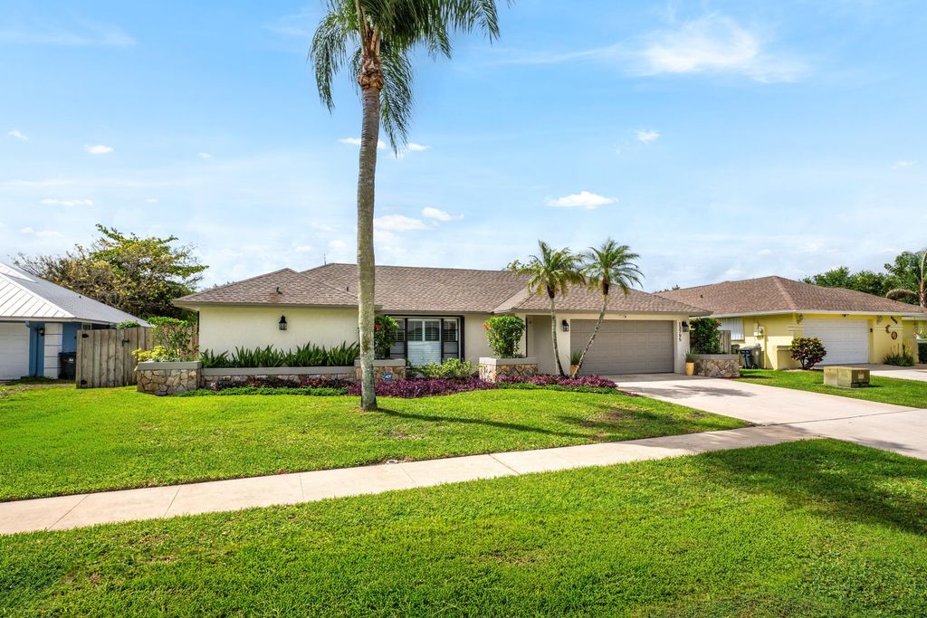 Photo of 13795 Geranium Place, Wellington, FL 33414 (MLS # B26011812)