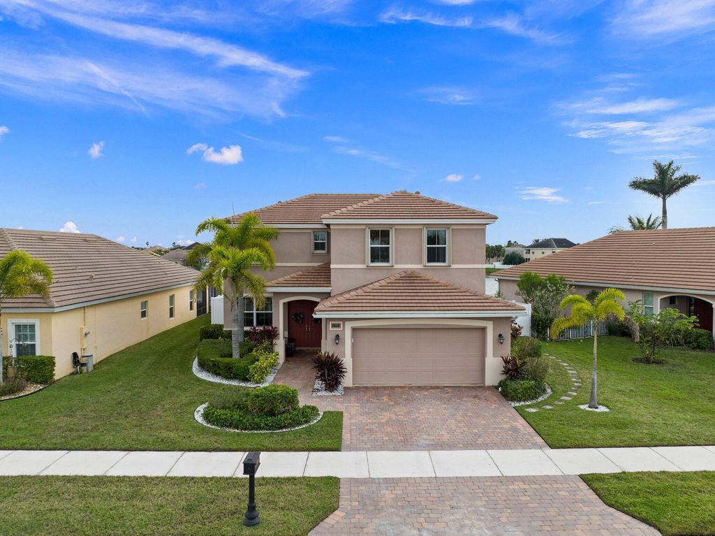 Photo of 11561 SW Rowena Street, Port Saint Lucie, FL 34987 (MLS # R10967888)