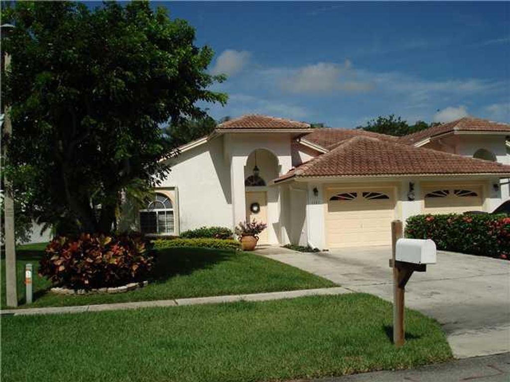Photo of 1141 Mulberry Place, Wellington, FL 33414 (MLS # B26027360)