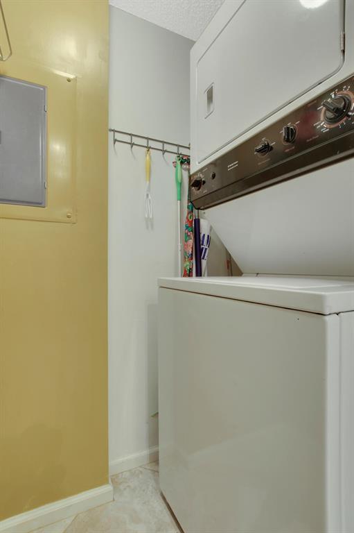 LIGHTHOUSE COVE AT TEQUESTA CONDO - Residential