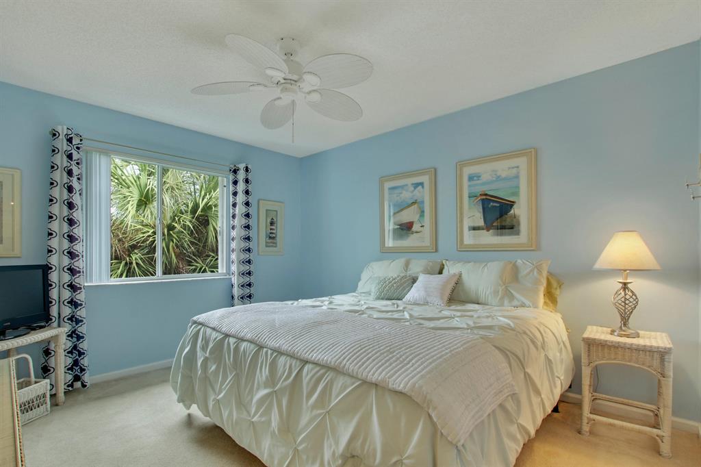LIGHTHOUSE COVE AT TEQUESTA CONDO - Residential